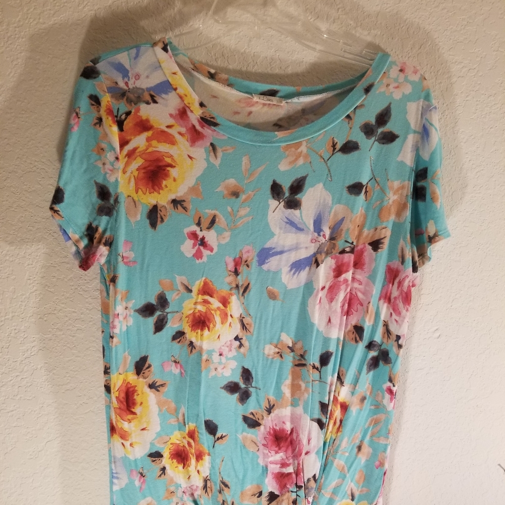 Luna Brand Flowered T shirt size Large
